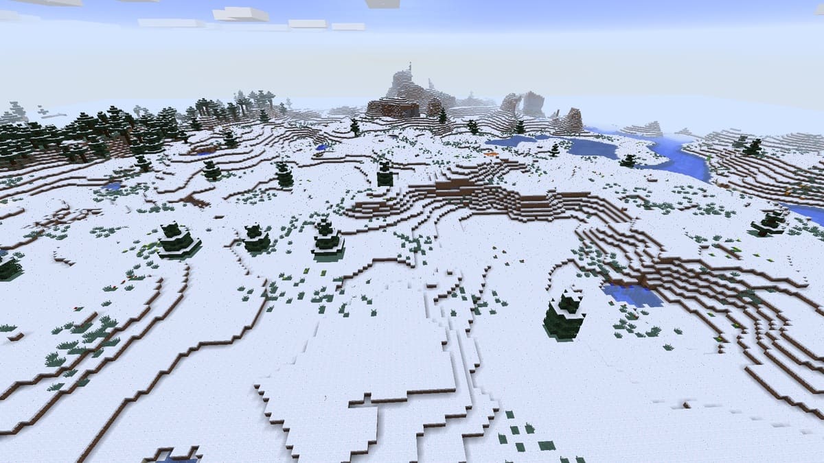 Snow plains and snow mountains in Minecraft